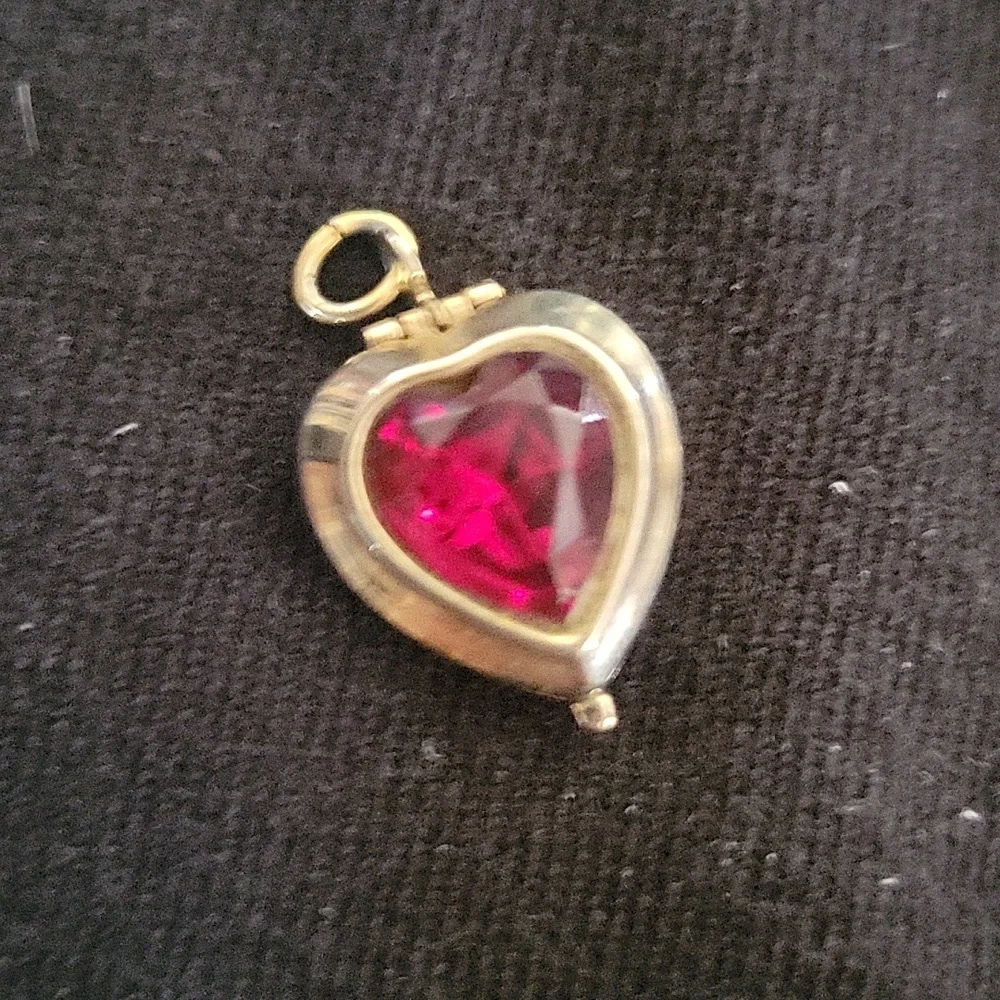 Red Rhinestone Heart Locket - Picture 1 of 12